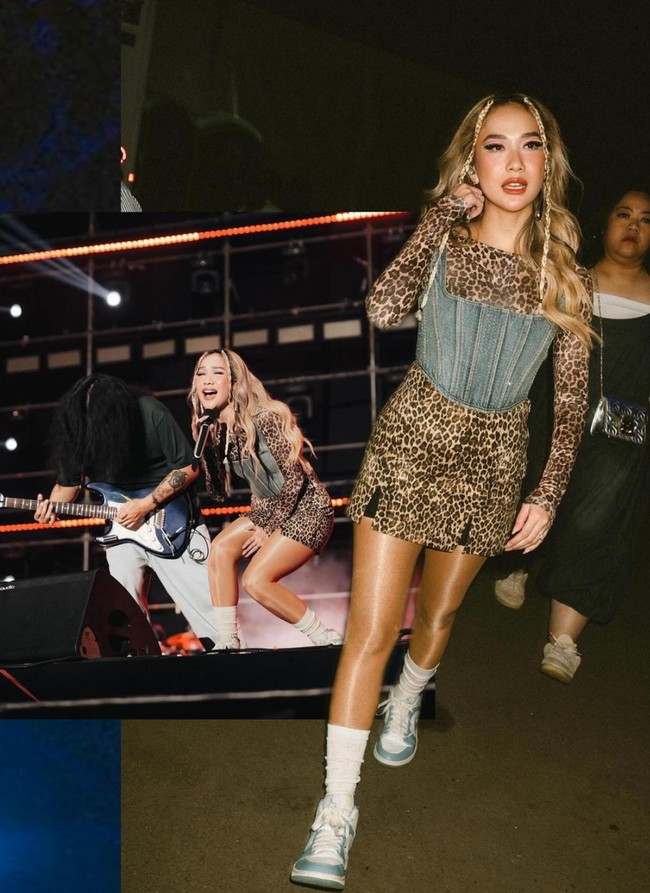 Mini dress dengan rok slit itu dipadukan BCL dengan korset denim. Untuk tampilan lebih sporty BCL memadukan dress tersebut dengan kaos kaki putih sebetis dan sepasang sneakers berwarna putiih dan biru. Foto: Instagram/@itsmebcl/@anyageraldine