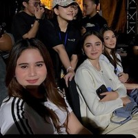 Ketiga anak Maia Estianty itu tampak ditemani oleh pasangan masing-masing. Alyssa Daguise, Syifa Hadju, dan Tissa Biani tampak duduk bersama menyaksikan aksi panggung kekasih mereka. Foto: Instagram