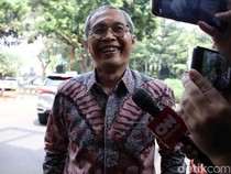 Senyum Wakil Ketua KPK Alexander Marwata Penuhi Panggilan Polda Metro