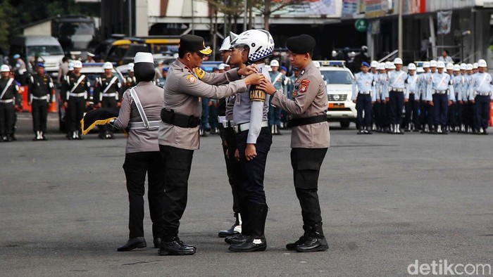 Ratusan personel gabungan mengikuti Apel Gelar Pasukan Operasi Zebra Jaya di Polda Metro Jaya, Selasa (15/10/2024).