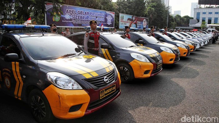 Apel Operasi Zebra Jaya 2024 Ratusan personel gabungan mengikuti Apel Gelar Pasukan Operasi Zebra Jaya di Polda Metro Jaya, Selasa (15/10/2024).
