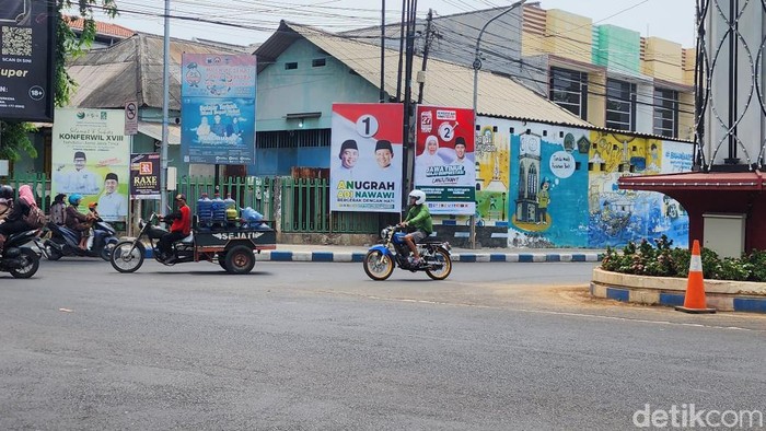 Baliho Adi Wibowo-Nawawi yang disediakan gratis oleh KPU Kota Pasuruan.