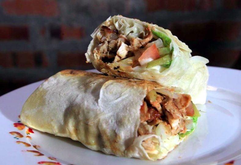 Beli Shawarma, Wanita Ini Mual Gegara Keringat Pelayan Netes