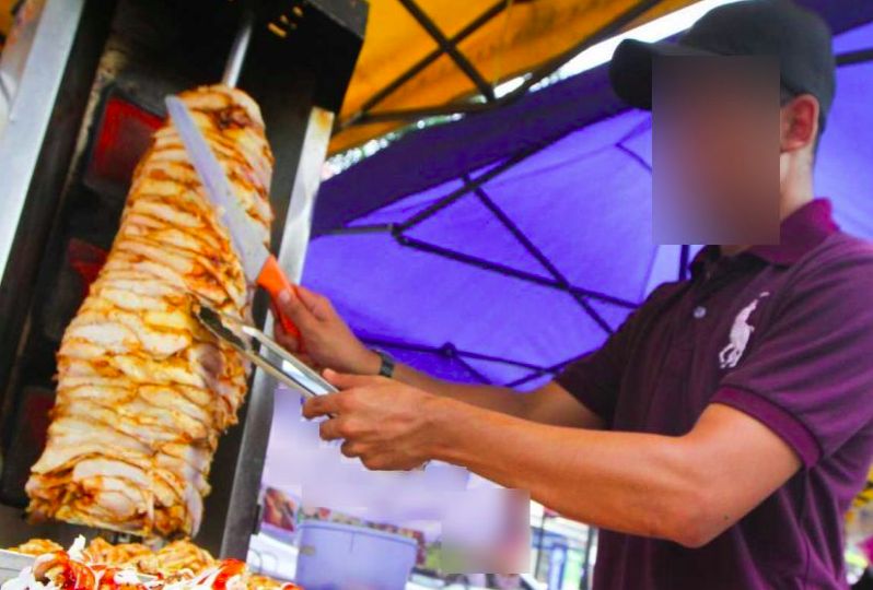 Beli Shawarma, Wanita Ini Mual Gegara Keringat Pelayan Netes