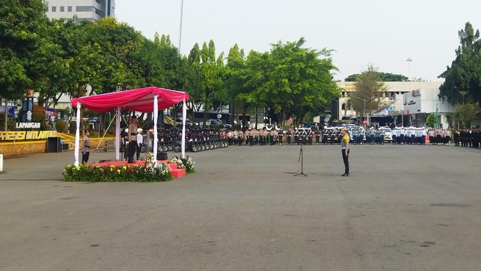 Brigjen Djati saat memimpin apel gelar pasukan di Polda Metro Jaya