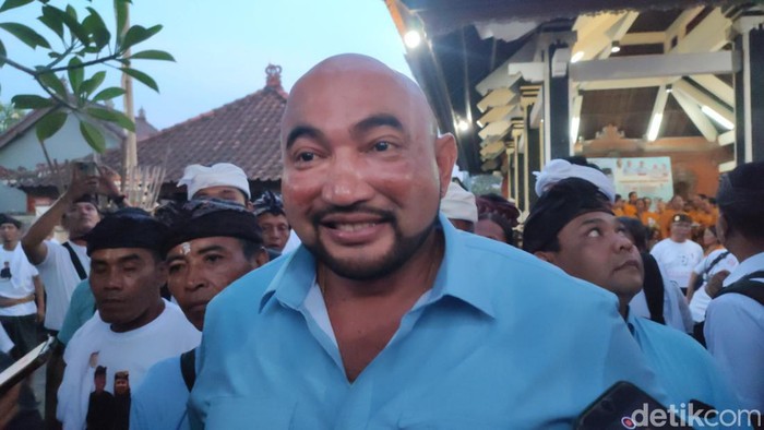 Cagub Bali, I Made Muliawan Arya alias De Gadjah, saat ditemui detikBali di Banjar Gaduh, Desa Kaba-Kaba, Kecamatan Kediri, Tabanan, Selasa (15/10/2024) petang. (Ahmad Firizqi Irwan/detikBali)
