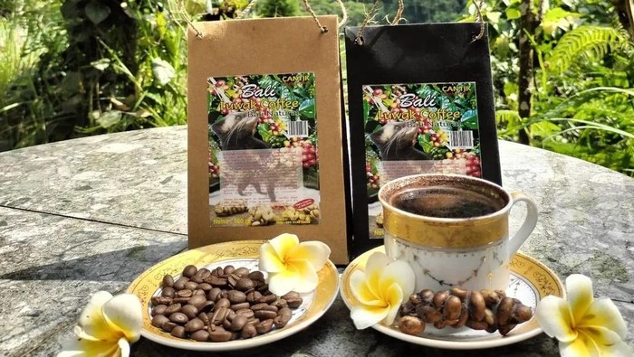 Kopi luwak siap saji yang dijual di kios Cantik Agriculture Luwak Coffee, Kintamani