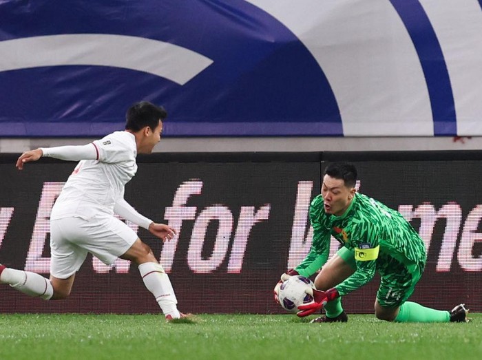 QINGDAO, CHINA -OCTOBER 15: Wang Dalei #14 of China saves the ball during the 2026 FIFA World Cup Qualifier fourth round Group C match between China and Indonesia at Qingdao Youth Football Stadium on October 15, 2024 in Qingdao, Shandong Province of China. (Photo by Wu Zhizhao/VCG via Getty Images)