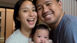 Istri Joshua Suherman, Clairine Clay, melahirkan bayi laki-laki pada 22 Juli 2024. Clairine Clay dan Joshua menamakan bayi mereka Elio B. Suherman. Foto: Instagram@clairineclay
