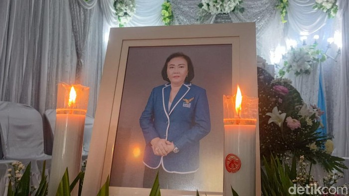 Anggota DPRD Maluku Utara, Ester Tantry, meninggal dalam ledakan kapal saat mendampingi cagub Benny Laos.