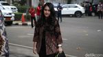 Gaya Dyah Roro-Isyana Saat Temui Prabowo