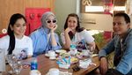 Kulineran Nafa Urbach, Makan Tempe Kemul hingga Cireng