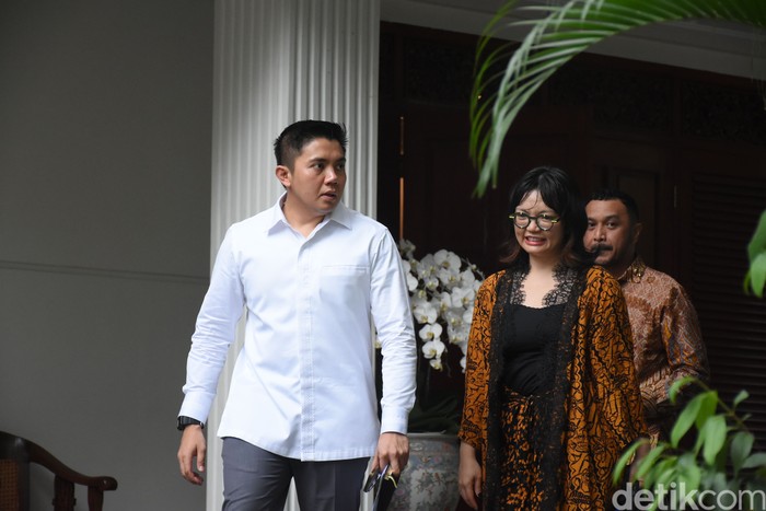Mayor Teddy menyambut sejumlah calon menteri dan wamen kabinet Prabowo Subianto, di Kertanegara, Jakarta, Selasa (15/10/2024).