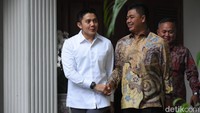 Ajudan Prabowo Subianto, Menteri Pertahanan (Menhan) yang juga presiden terpilih, Mayor (Inf) Teddy Indra Wijaya namanya mencuat sejak debat Pilpres 2024.  