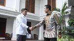 Gaya Mayor Teddy Sambut Calon Menteri-Wamen Kabinet Prabowo di Kertanegara
