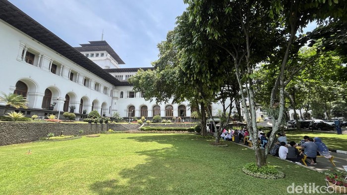 Gedung Sate.