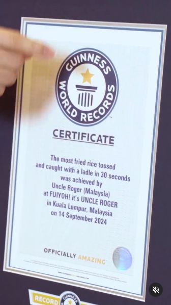 Uncle Roger raih rekor dunia masak nasi goreng dari Guinness World Records