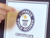 Bikin Takjub! Nenek 59 Tahun Sukses Catat Rekor Dunia Push Up Terbanyak Wanita