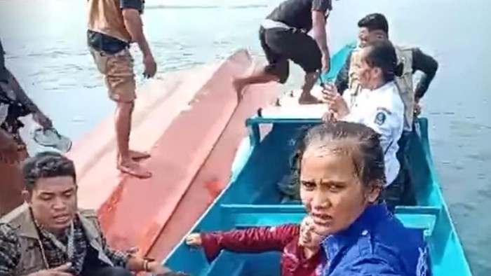 Speedboat puskesmas keliling di Kabupaten Halmahera Selatan (Halsel), Maluku Utara (Malut) yang mengangkut 15 tenaga kesehatan (nakes) terbalik.