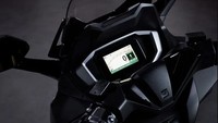 Dengan demikian, pengendara bisa menikmati fitur navigasi atau penunjuk arah, notifikasi panggilan atau pesan masuk, pemutar musik dengan bantuan earphone dan pantuan kondisi kendaraan secara realtime. Foto: Doc. Honda UK.