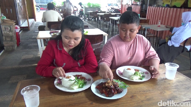 Iga bakar madu di Lumajang