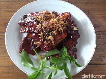 Hanya Rp 25 Ribu Bisa Cicip Iga Bakar Madu yang Empuk Gurih