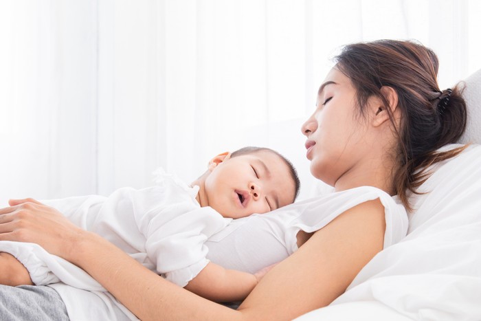 Ilustrasi Ibu dan Bayi Baru Melahirkan