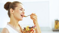 5 Kesalahan Makan Salad Buah yang Bikin Diet Gagal 5 Kesalahan Makan Salad Buah yang Bikin Diet Gagal