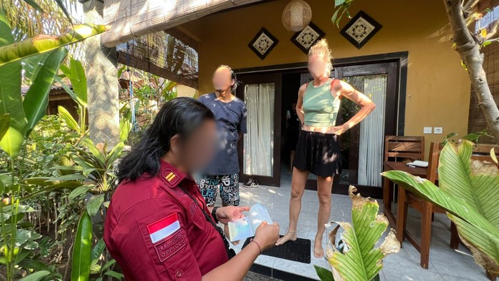 Imigrasi Singaraja tangkap 4 WNA karena lakukan pelanggaran Imigrasi. (Made Wijaya Kusuma)