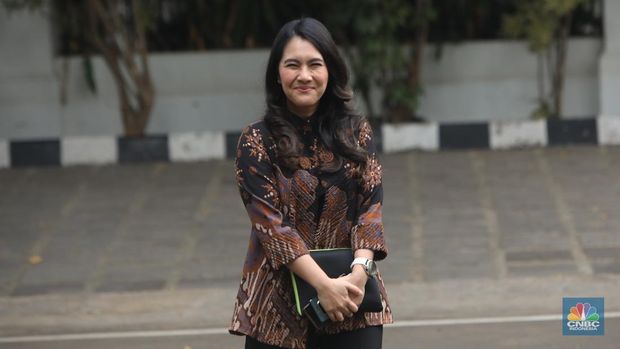 Isyana Bagoes Oka saat tiba di Jalan Kartanegara, Jakarta, Selasa (15/10/2024). (CNBC Indonesia/Faisal Rahman)