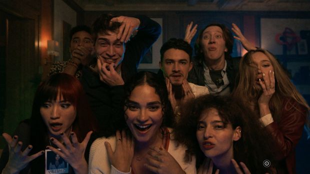Cuplikan adegan dalam film It's What Inside (2024).