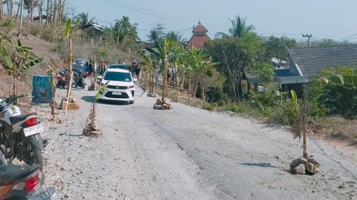 Jalan rusak di Kabupaten Blitar