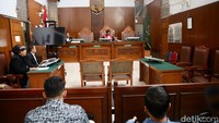 Pengadilan Negeri Jakarta Selatan pada hari ini menggelar sidang praperadilan yang diajukan oleh Perkumpulan Masyarakat Anti Korupsi Indonesia (MAKI), Jakarta, Selasa (15/10/2024). Namun dalam sidang ini pihak kejaksaan tidak hadir.  