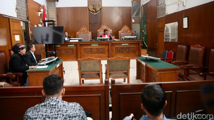 Jampidsus Mangkir dari Sidang Praperadilan Lawan MAKI Pengadilan Negeri Jakarta Selatan pada hari ini menggelar sidang praperadilan yang diajukan oleh Perkumpulan Masyarakat Anti Korupsi Indonesia (MAKI), Jakarta, Selasa (15/10/2024). Namun dalam sidang ini pihak kejaksaan tidak hadir.