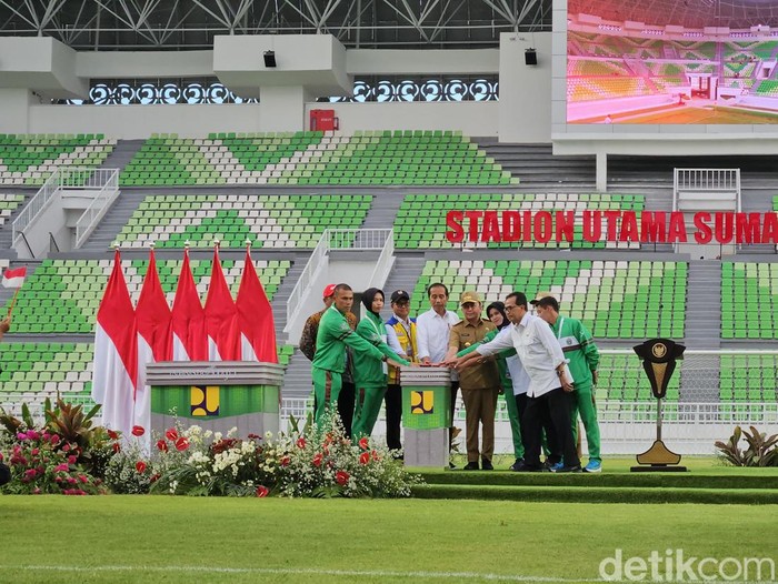 Jokowi saat meresmikan Stadion Utama Sumut. (Evita Doryna Br Ginting/detikSumut)