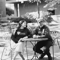 Kaesang Pangarep, yang juga menjabat sebagai Ketua Umum PSI, mengumumkan kelahiran putri pertamanya bersama Erina Gudono. Kaesang mengatakan anaknya diberi nama Bebingah Sang Tansahayu. Alhamdulillah semuanya sehat dan kami juga sudah memberikan nama, namanya Bebingah Sang Tansahayu, ucap Kaesang di RSU Bunda Jakarta Menteng, Selasa (15/10/2024). (Foto: instagram Kaesang dan Erina Gudono)