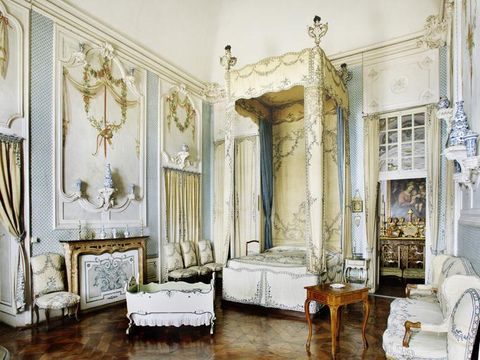 Kamar Bergaya Barok di Guarene Castle, Piedmont, Italy
