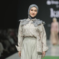 Fashion show koleksi terbaru busana muslim Kami. di JMFW (Jakarta Muslim Fashion Week) 2025. Bertempat di ICE BSD Tanggerang. Foto: Dok. Kami.