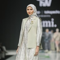 Fashion show koleksi terbaru busana muslim Kami. di JMFW (Jakarta Muslim Fashion Week) 2025. Bertempat di ICE BSD Tanggerang. Foto: Dok. Kami.