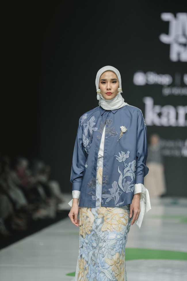 Fashion show koleksi terbaru busana muslim Kami. di JMFW (Jakarta Muslim Fashion Week) 2025. Bertempat di ICE BSD Tanggerang. Foto: Dok. Kami.