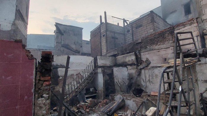 Kebakaran melanda permukiman padat penduduk di Tambora, Jakbar. Lima orang tewas dalam insiden tersebut (dok Damkar Jakbar)