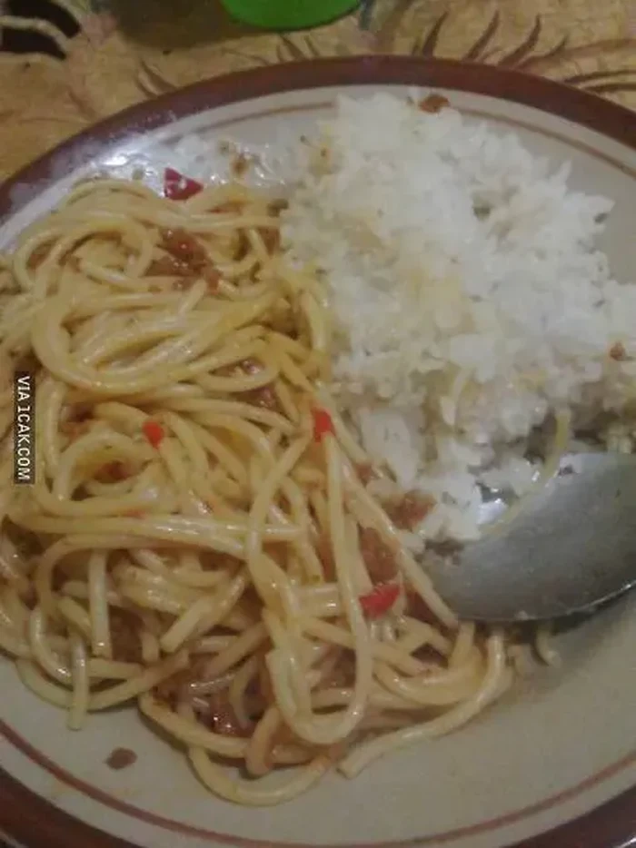 Kocak! 10 Makanan ala Barat yang Diadaptasi dengan Selera Lokal Kocak! 10 Makanan ala Barat yang Diadaptasi dengan Selera Lokal