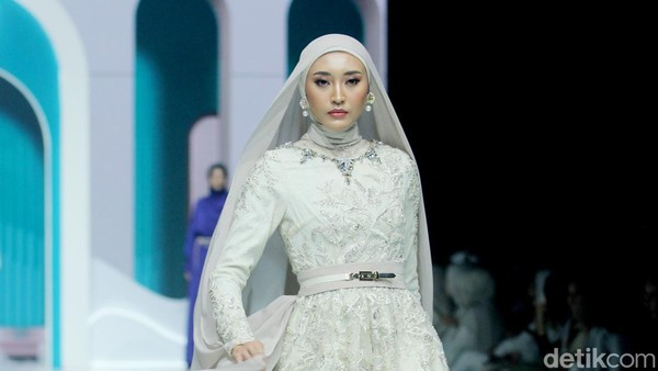 8 Koleksi Ayu Dyah Andari x Wardah, Busana Terinspirasi Keindahan Bawah Laut