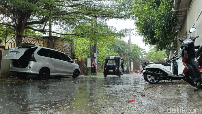 Makassar diguyur hujan deras, Selasa (15/10/2024).