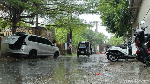 Makassar diguyur hujan deras, Selasa (15/10/2024).