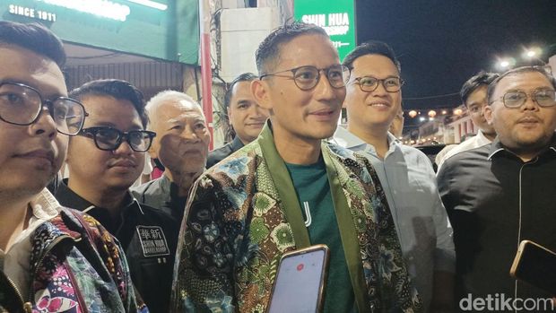 Menparekraf Sandiaga Uno resmikan barbershop tertua Indonesia, Shin Hua, jadi destinasi wisata di Kota Tua Surabaya.
