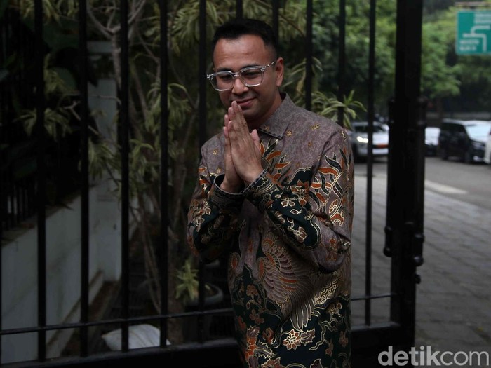 Raffi Ahmad dan Yovie Widianto menemui Preside terpilih Prabowo Subianto di Kertanegara, Jakarta. Mereka diprediksi menjadi calon wakil menteri di kabinet Prabowo-Gibran.