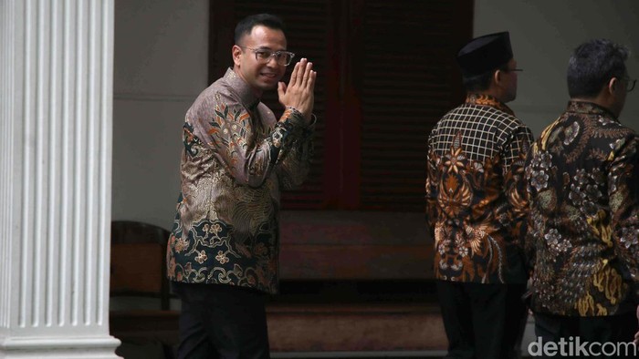 Raffi Ahmad dan Yovie Widianto menemui Preside terpilih Prabowo Subianto di Kertanegara, Jakarta. Mereka diprediksi menjadi calon wakil menteri di kabinet Prabowo-Gibran.