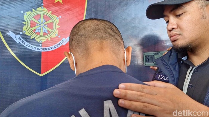 Oknum guru SMP cabul di Bandung inisial K (54).
