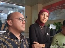 Olla Ramlan Datangi Polda usai Anak-Mendiang Ayah Jadi Target Buzzer